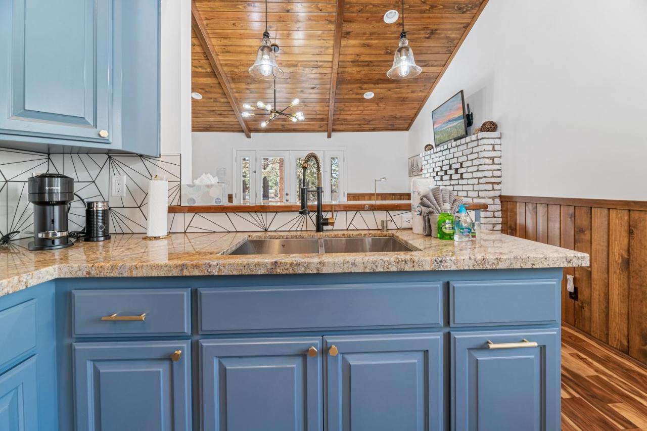 Yellow Pine Lodge - Charming Cottage Style Cabin With Peak-A-Boo Lake And Mountain Views Big Bear Lake Exteriör bild
